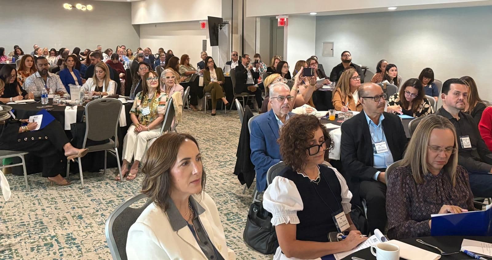 Directores escuchando una presentación en la Jornada 2026 (abre a tamaño completo en una pestaña nueva)
